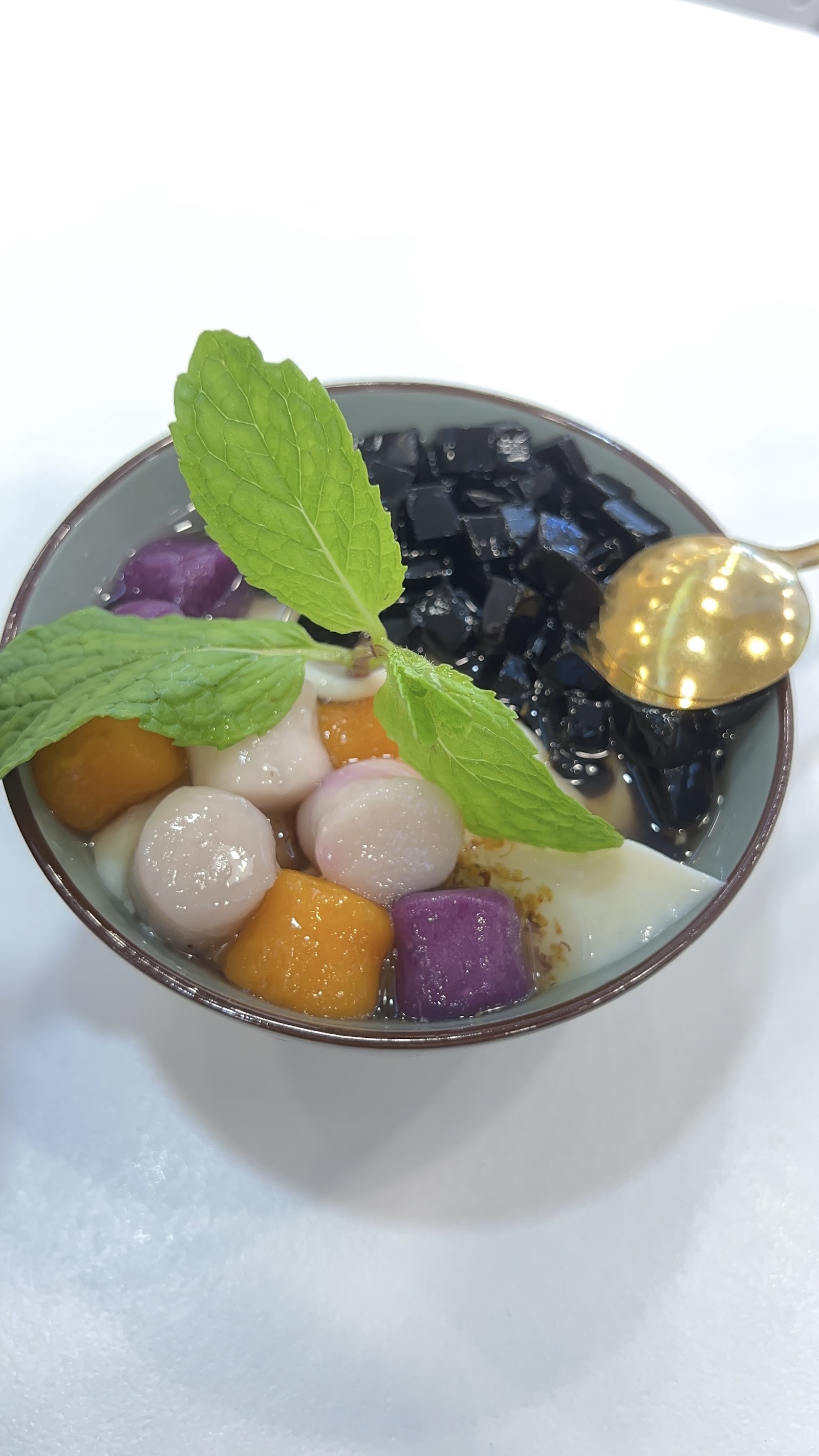 豆花三色芋圆 Taro Ball with Bean Curd